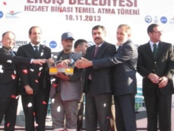 Erciş'te Belediye Hizmet Binasının Temeli Törenle Atıldı 