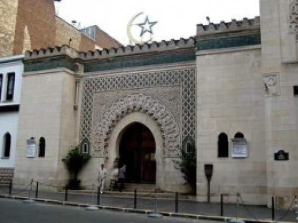 Paris Büyük Camisine ırkçı Saldırı   