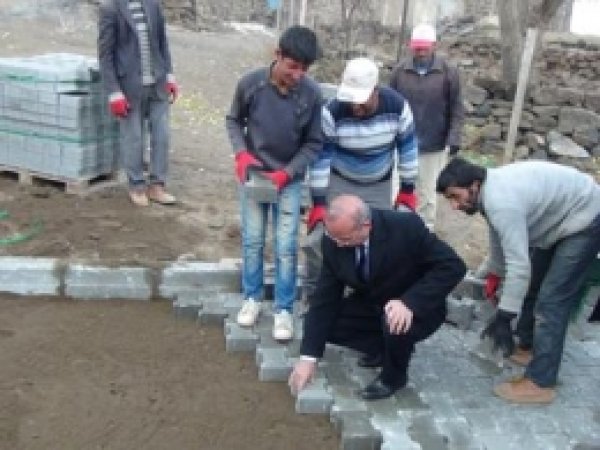 Köy Yollarında Çalışmalar Sürüyor 