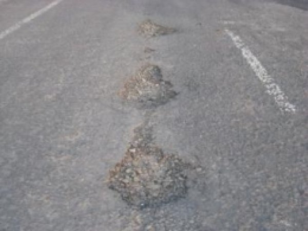 Dört Aylık Yol Köstebek Yuvasına Döndü 