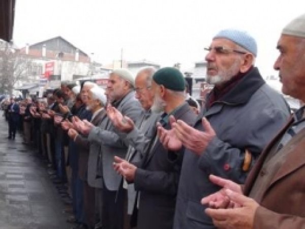 Konya'da Şehitler İçin Gıyabi Cenaze Namazı Kılındı 