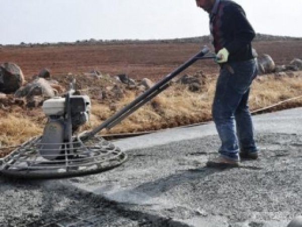 Siverek Kaymakamı Uygun Olmayan Yolu Söktürdü 