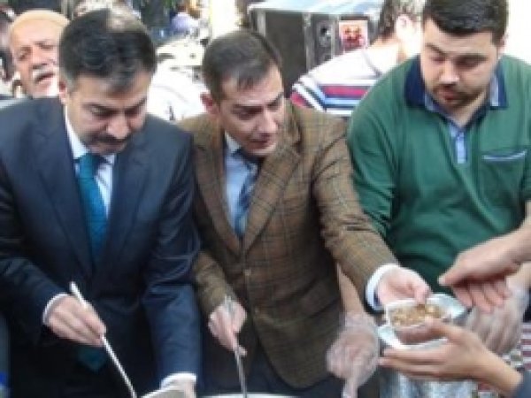 ESDER Şanlıurfa'da Aşure Dağıttı 