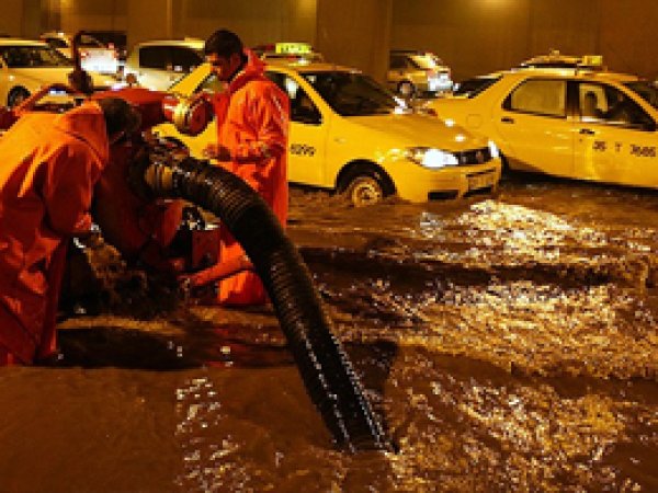 İzmir Yağmura Teslim