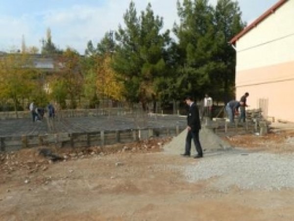 Kozluk Kaymakamı Gençlik Merkezi İnşaatını İnceledi 