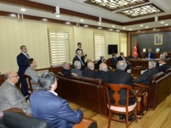 İzmirli Sanayiciler Diyarbakır Valisini Ziyaret Etti 