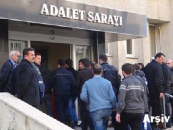 Öğrencilere Esrar Satan 2 Kişi Yakalandı 