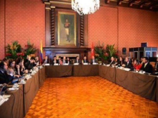 Bakan Bayraktar Kolombiya'da