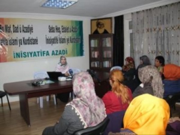 Diyarbakır'da 'Kadın ve Siyaset' Konulu Seminer