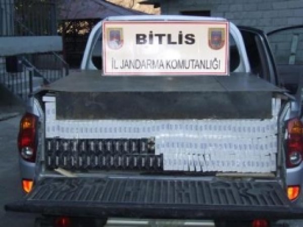 Bitlis'te Kaçak Sigara Ve Kaçak Telefon Baskınları 