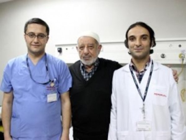 Midesindeki Tümörden Bir Günde Kurtuldu 