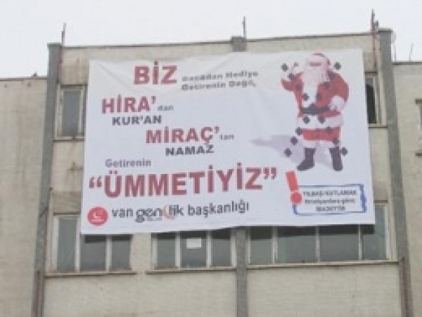 Yılbaşı Eğlencelerine Pankartlı Protesto 