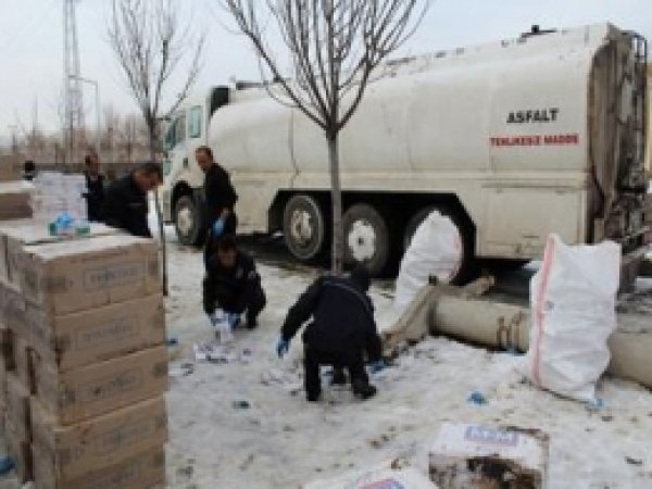 Yakıt Tankerinde 87 Bin 500 Paket Sigara Yakalandı  