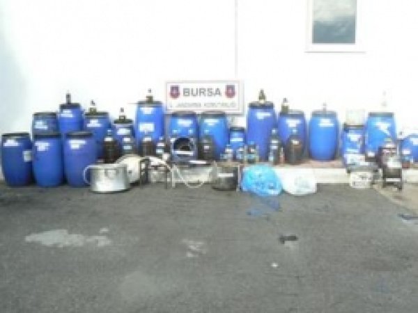 Bursa'da Bin Litre Sahte İçki Ele Geçirildi 