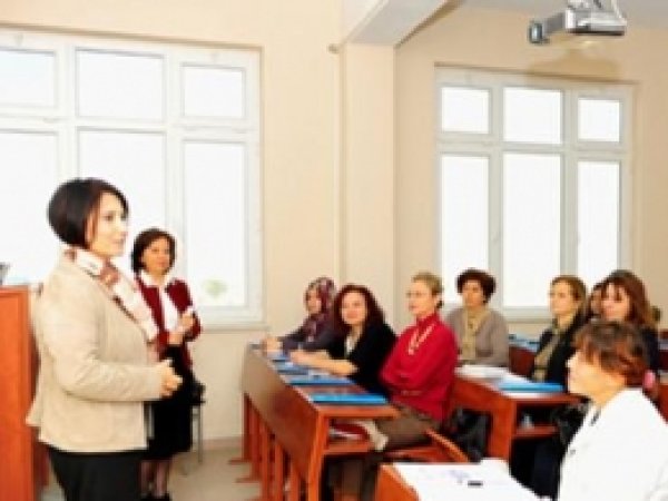 CBÜ'de Kadın Siyaset Okulu Açılıyor 
