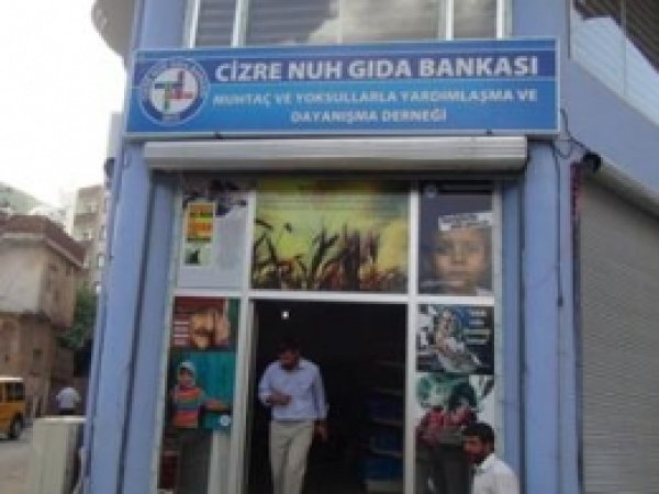 Cizre Nuh Gıda Bankası 125 Aileye Gıda Ve Giyim Yardımı  
