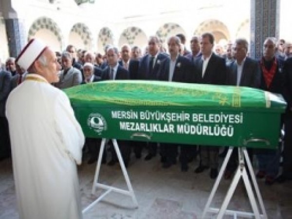 Mersin'de Öldürülen Eski Belediye Meclis Üyesi Toprağa Verildi  