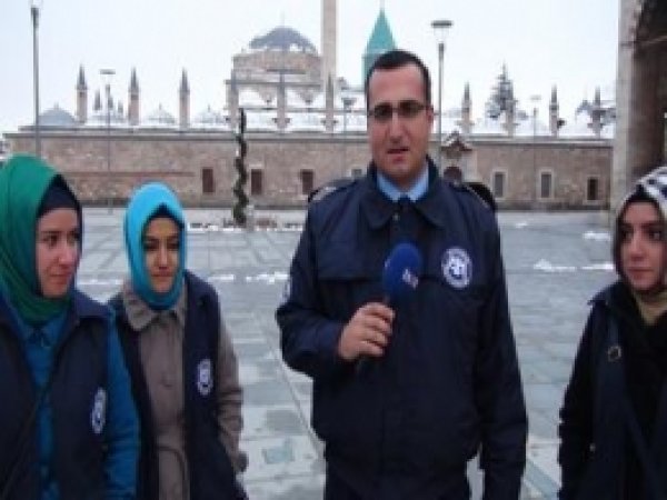 Mevlana Türbesinde Turizm Zabıtaları İş Başında  