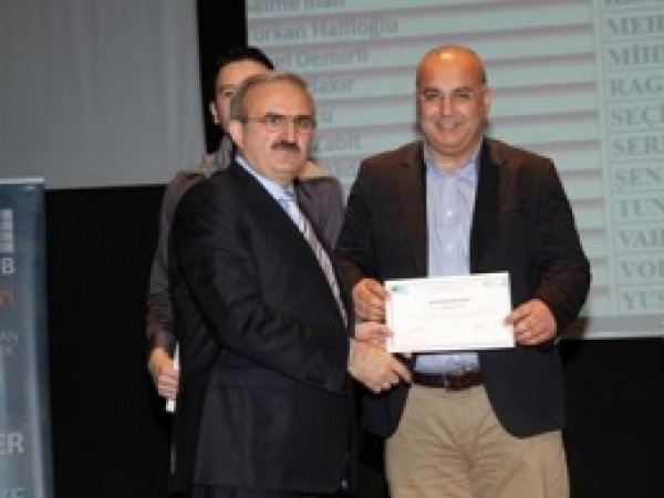 700 Kursiyer Sertifikalarını Aldı 