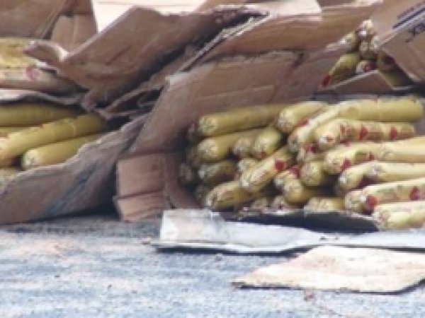 Dinamit Yüklü TIR Devrildi   