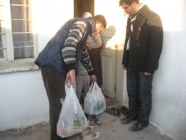 Erciş İhya-Der Muhtaç Ailelere Sahip Çıktı 