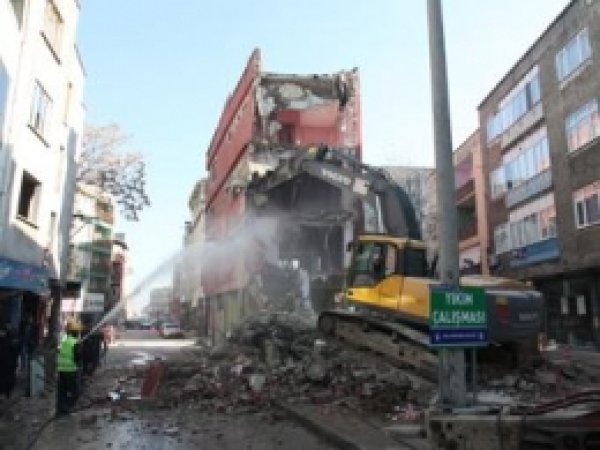 Bursa'da 4 Katlı Bina Yıkıldı 