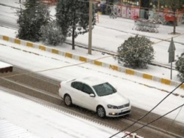 Midyat Sabaha Kar Yağışıyla Uyandı 