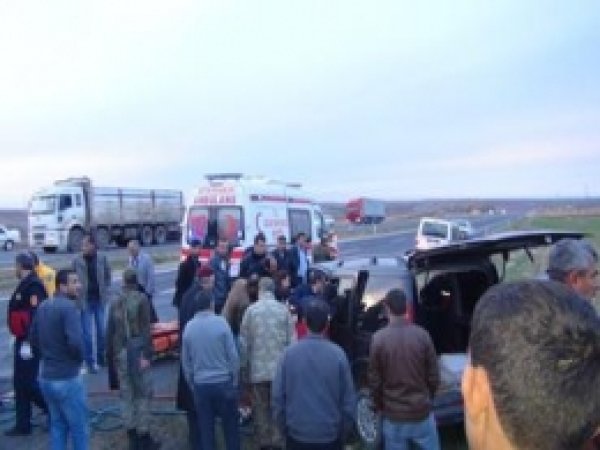 Çınar'da İki Araç Çarpıştı: 4 Yaralı  