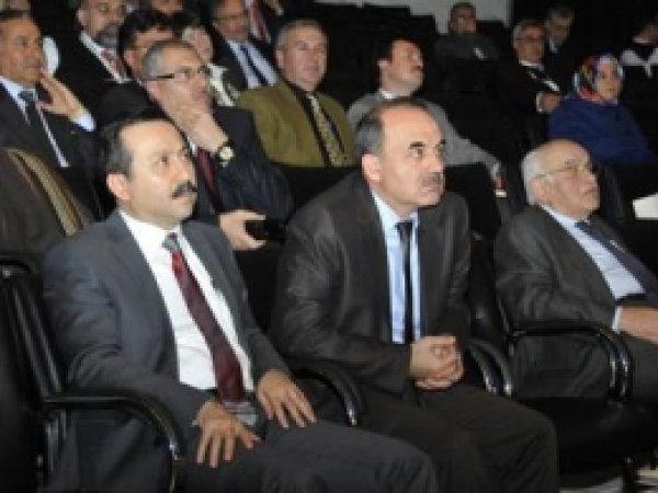 'Materyalizm İnsanı Putlaştırıyor'