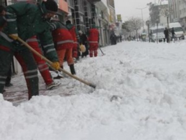 Van'da Kapalı Köy Yolu Sayısı 144'e Yükseldi 