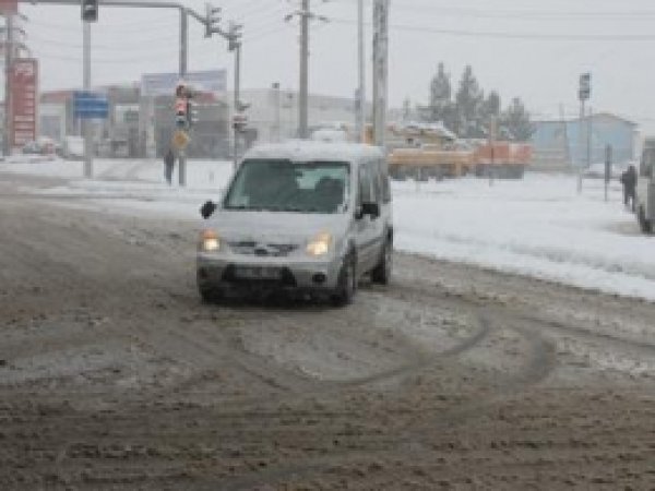 Diyarbakır Karın Temizlenmesini Bekliyor  