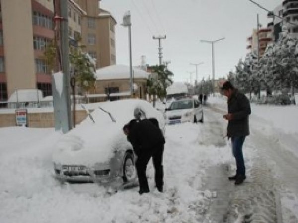 Midyat'ta Yolda Mahsur Kalan 32 Vatandaş Kurtarıldı 