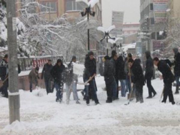 Van'da Taşımalı Eğitim Yapan Okullar Yarın Da Tatil  