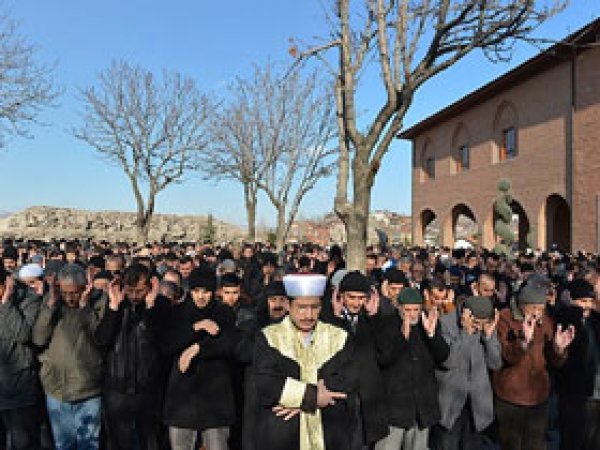 Molla İçin Gıyabi Cenaze Namazları Kılındı