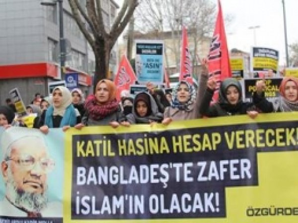 Müslümanlar, Şehit Molla İçin Toplandı 