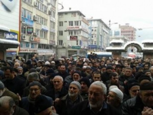 Molla İçin Rize'de Protesto ve Gıyabi Cenaze Namazı 