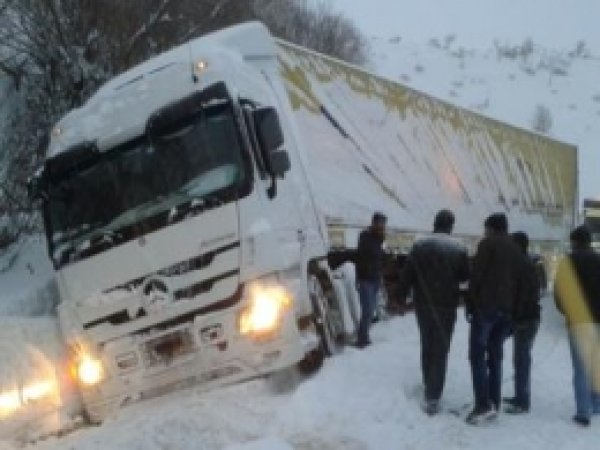 Bitlis-Baykan Yolunda Ciddi Sıkıntı  