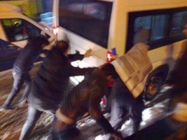 Yoğun Kar Altgeçitte Zor Anlar Yaşattı 