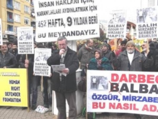 "Darbeciler Dışarı, Mağdurlar İçeri!" 