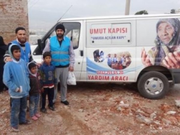 İzmir Umut Kapısı Suriyeli Ailelere Sahip Çıktı 