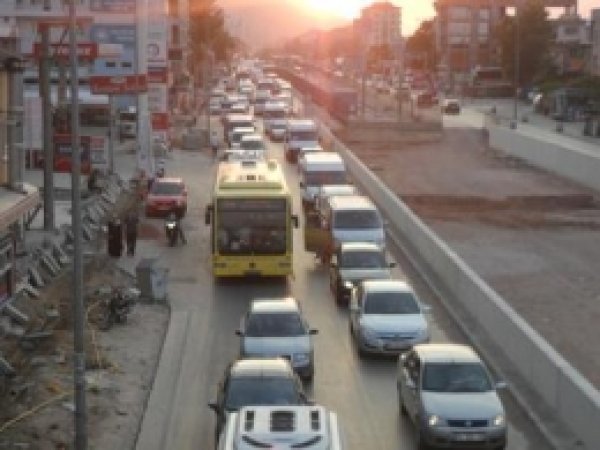 Trafik Tıkanıklığı Sürücüleri Çileden Çıkardı 