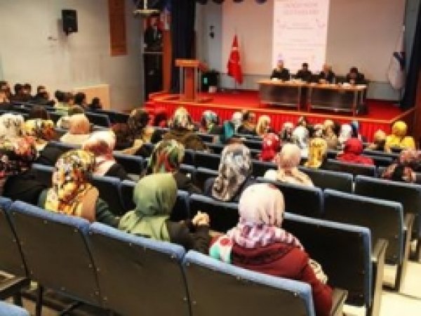 Ağrı'da 'Doğu'nun Sultanları'  Panel Düzenlendi 