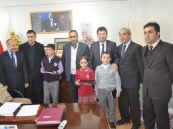 Yarışmada Dereceye Giren Öğrenciler Ödüllendirildi 
