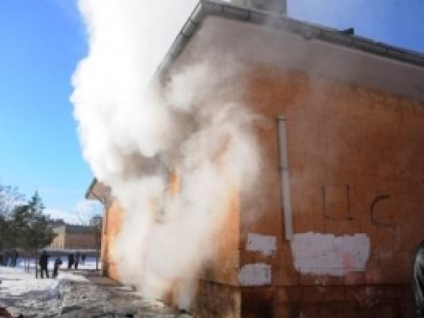 Okulun Kazan Dairesi Patladı  