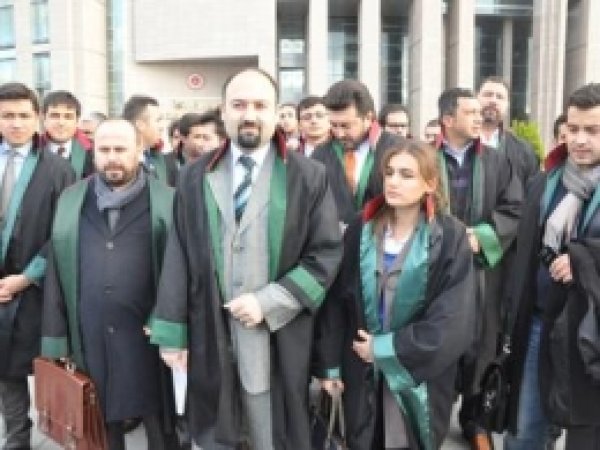 Hukukçulardan Görevden Almalara Tepki  