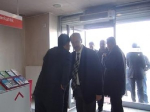 Vali Büyükersoy Banka Şubelerini Ziyaret Etti 