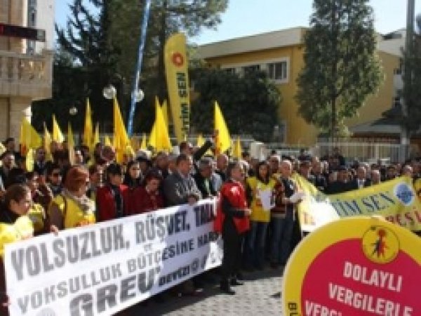 Tarsus'ta KESK Üyeleri Bir Günlük Greve Gitti 