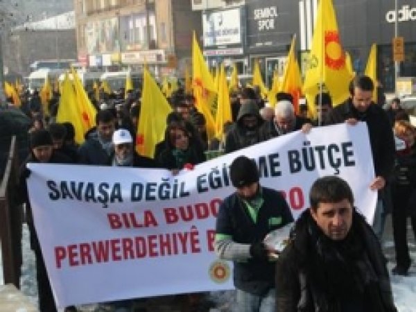 KESK Üyeleri İş Bıraktı 