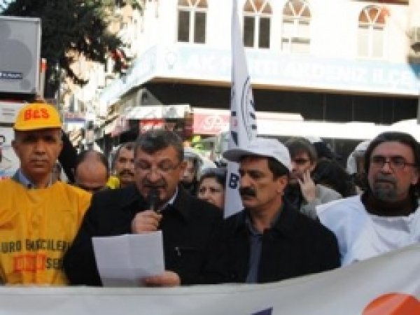 Mersin'de KESK Üyeleri İş Bıraktı  