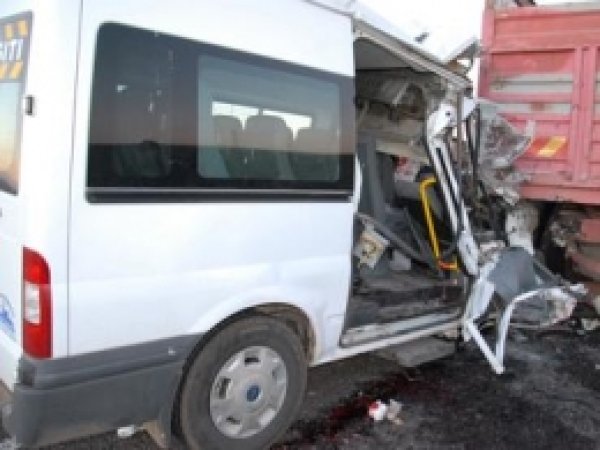 Öğrenci Servisi Kaza Yaptı: Bir Ölü, 5 Yaralı 